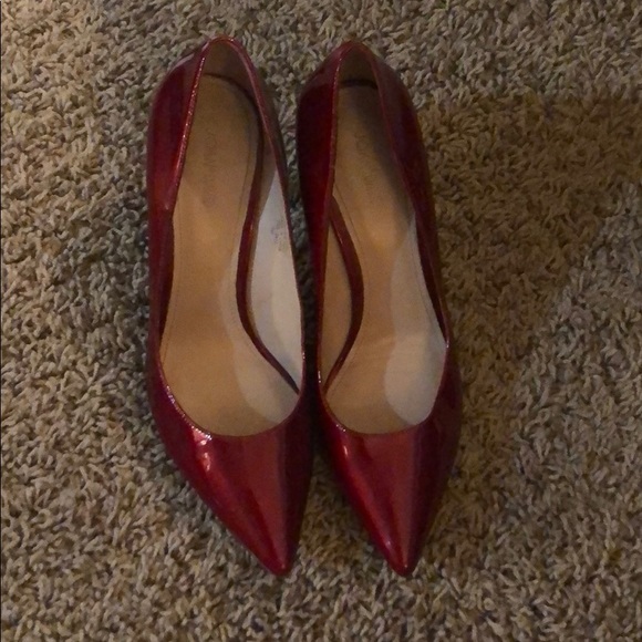 Red pumps - Picture 1 of 2